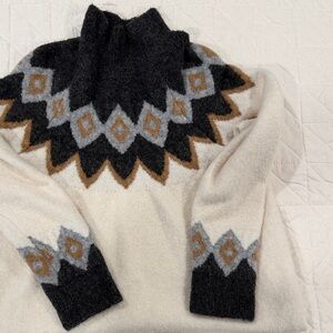 ABERCROMBIE&FITCH Cozy Geometric Pattern Sweater - Black, Gray, Cream, Brown
